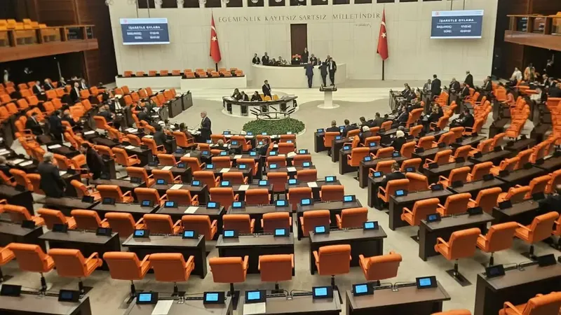 Fon Krizi Meclis Gündeminde: YENİ Parti’nin Araştırma Önergesi Reddedildi